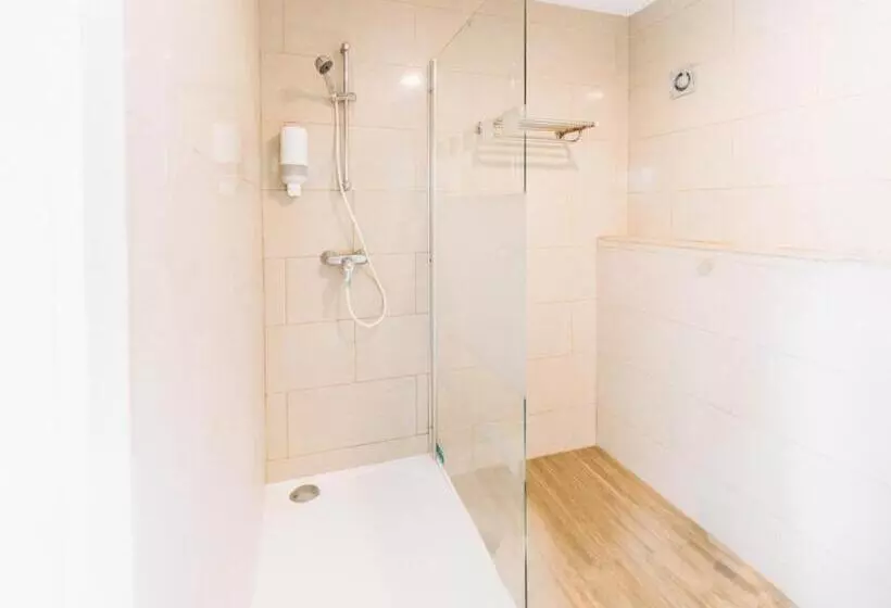 Atomihotel: Contemporary Comfort Steps From The Atomium!