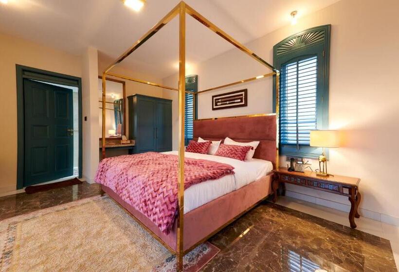 Bed and Breakfast Clouds Nest By Aanvis Inn