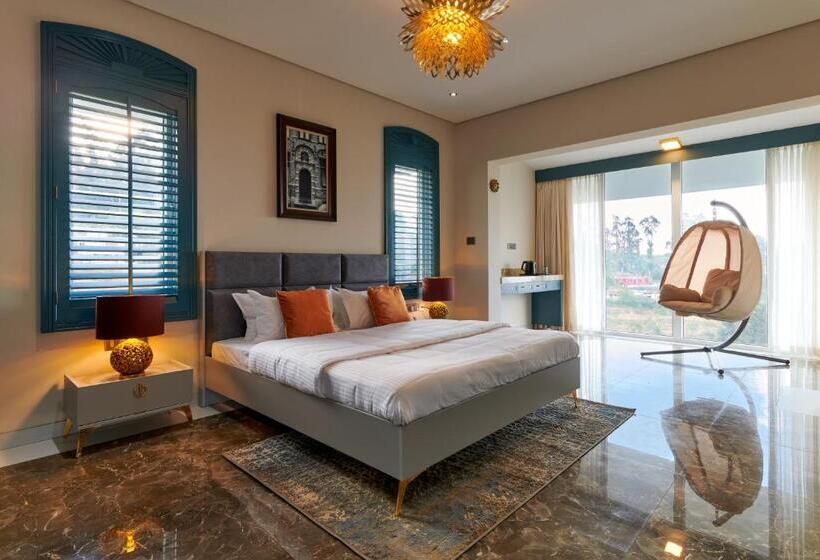 Bed and Breakfast Clouds Nest By Aanvis Inn