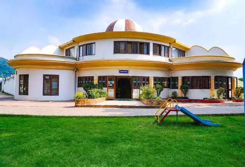 Fabhotel Lotus Resort