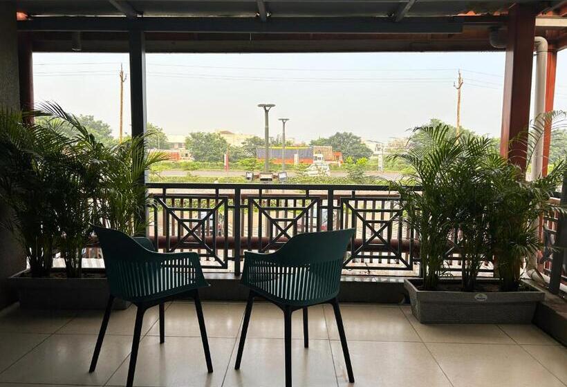 Отель Antarim Express