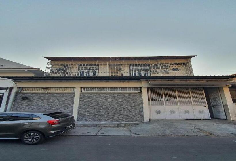 בית מלון כפרי Oyo 93114 Salak Homestay