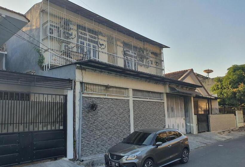 בית מלון כפרי Oyo 93114 Salak Homestay