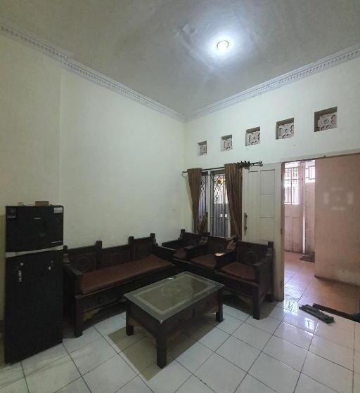 בית מלון כפרי Oyo 93114 Salak Homestay