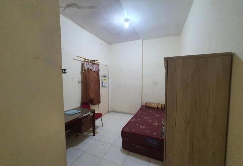 בית מלון כפרי Oyo 93114 Salak Homestay