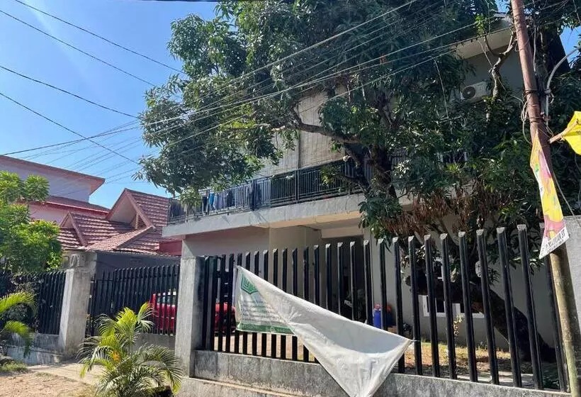 Hotelli Oyo 93137 Kost Maharaja