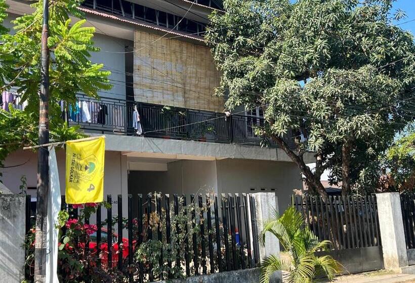 فندق Oyo 93137 Kost Maharaja