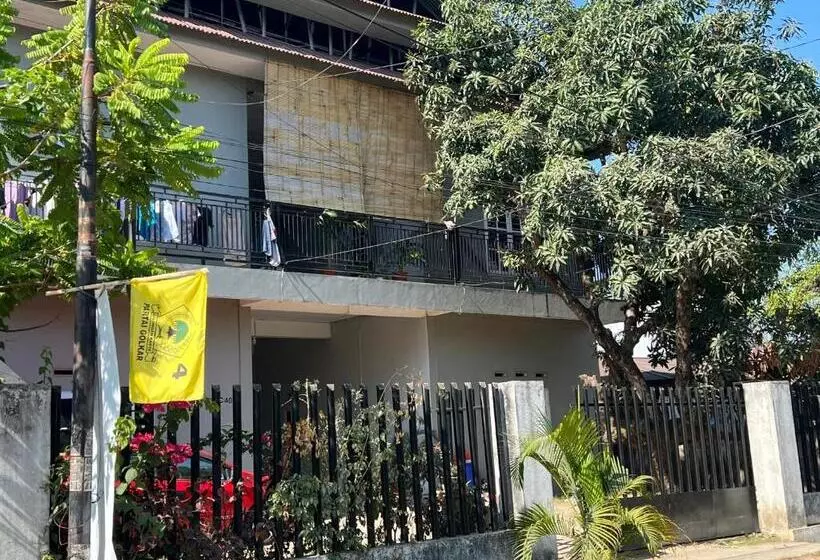 Hotelli Oyo 93137 Kost Maharaja