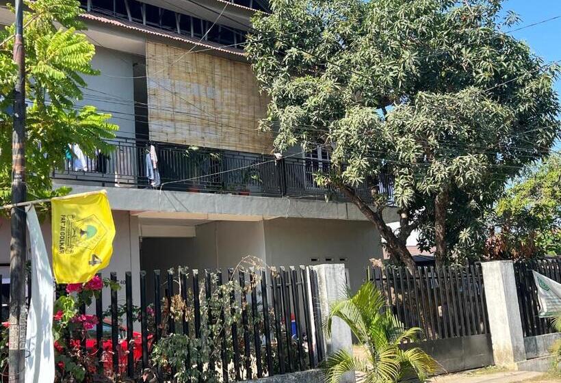 فندق Oyo 93137 Kost Maharaja