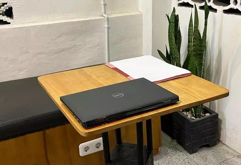 Hotelli Oyo 93137 Kost Maharaja