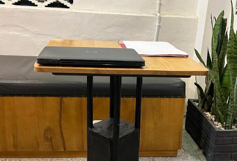 فندق Oyo 93137 Kost Maharaja