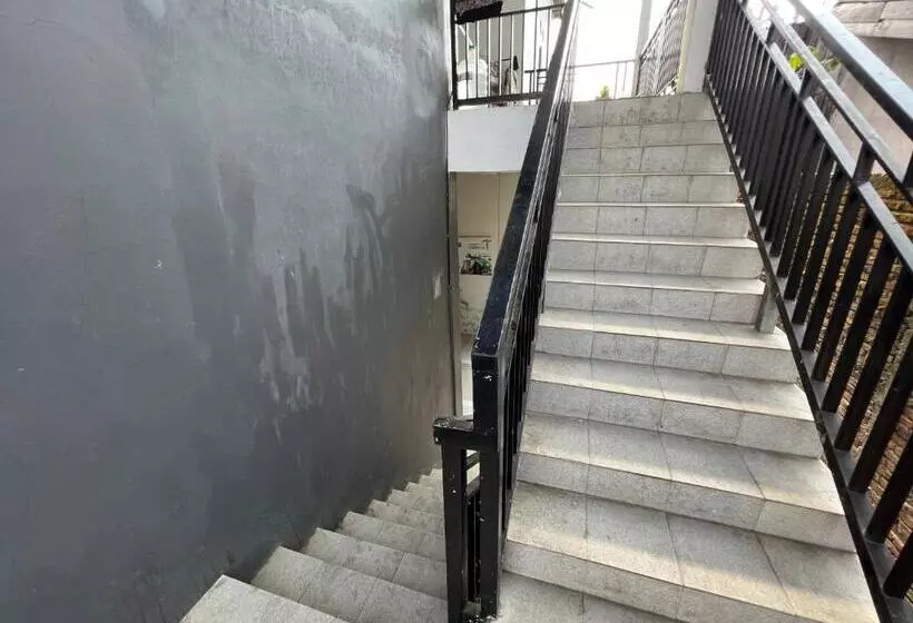 Hotelli Oyo 93137 Kost Maharaja