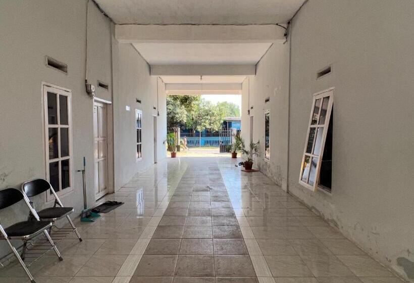 فندق Oyo 93137 Kost Maharaja