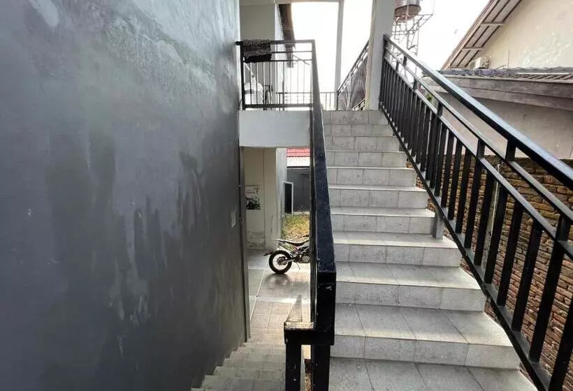 Hotelli Oyo 93137 Kost Maharaja