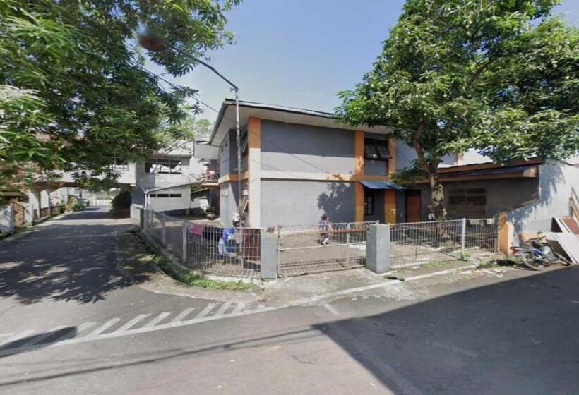 בית מלון כפרי Oyo 93168 Permata Ria