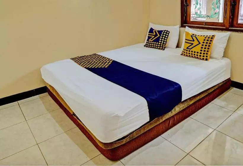 Hotelli Spot On 93107 Homestay H. Syarif Syariah   Bandar Gresik