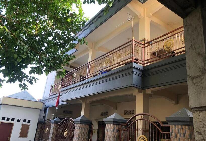 Hotel Spot On 93107 Homestay H. Syarif Syariah   Bandar Gresik