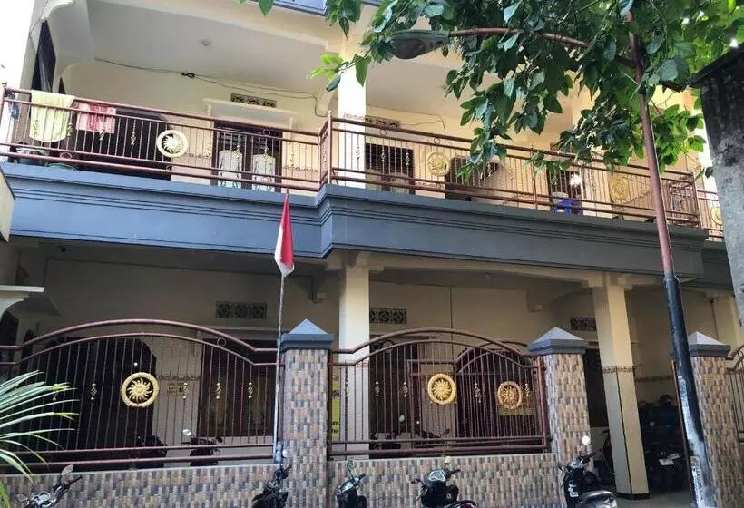 Hotelli Spot On 93107 Homestay H. Syarif Syariah   Bandar Gresik