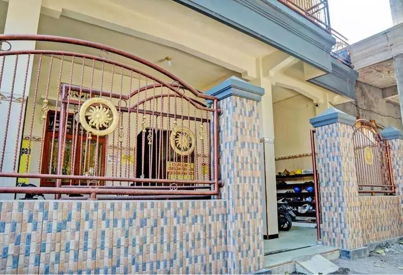 Hotelli Spot On 93107 Homestay H. Syarif Syariah   Bandar Gresik