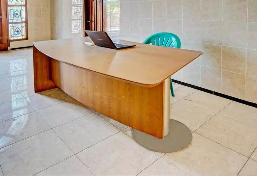 Hotelli Spot On 93107 Homestay H. Syarif Syariah   Bandar Gresik