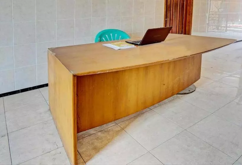 Hotelli Spot On 93107 Homestay H. Syarif Syariah   Bandar Gresik