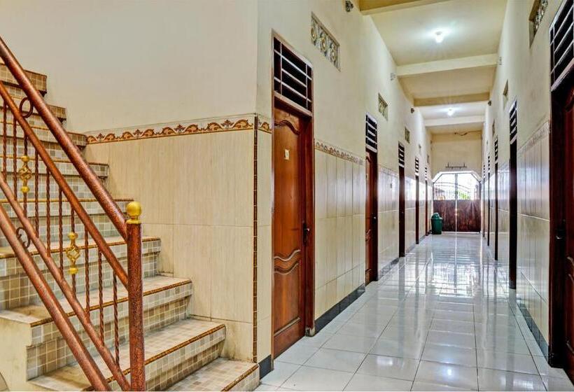 Hotel Spot On 93107 Homestay H. Syarif Syariah   Bandar Gresik