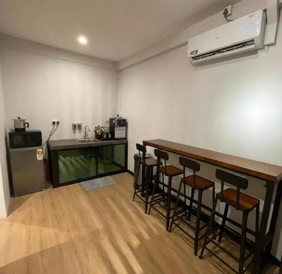 22 Hours Hostel