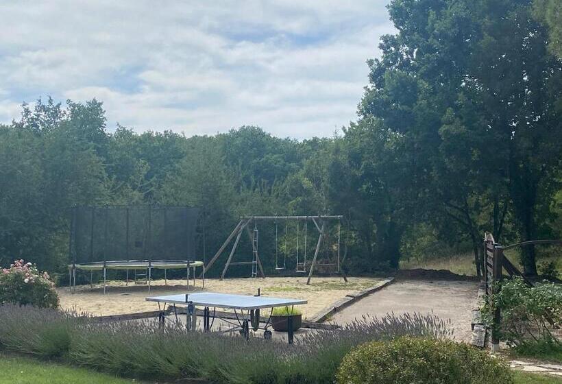 مبيت وإفطار Domaine De Treilles