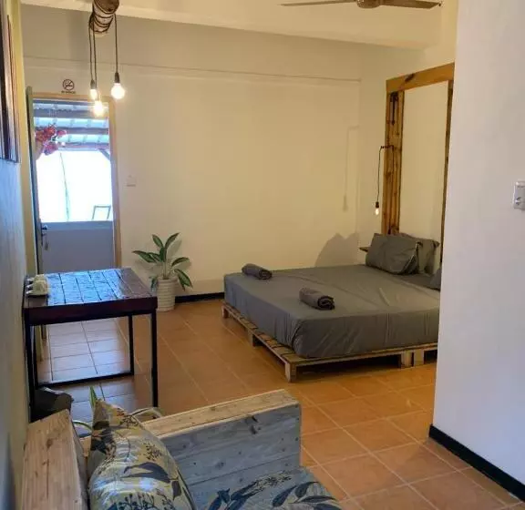 هتل Bon Vivant Front De Mer   Ile Rodrigues