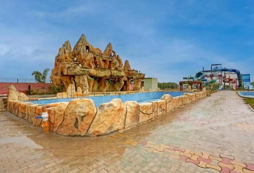 هتل O Kingland Water Park Rohtak