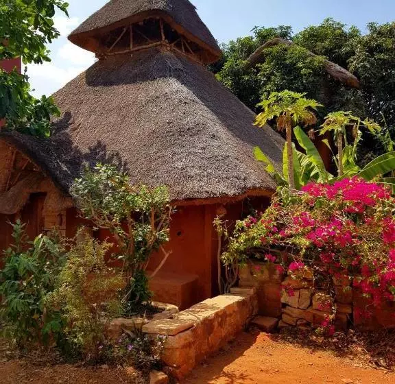 هتل Tree And Mud House