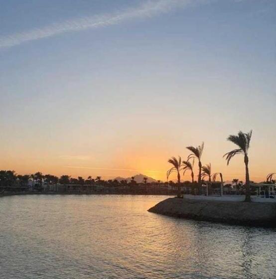 Mirage Bay Resort & Aqua Park Apartment