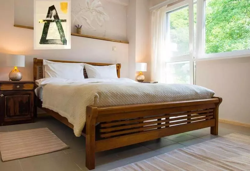 ペンション стаи за гости в ритрийт център светлина мир любов Guest Rooms In Light Peace Love Center