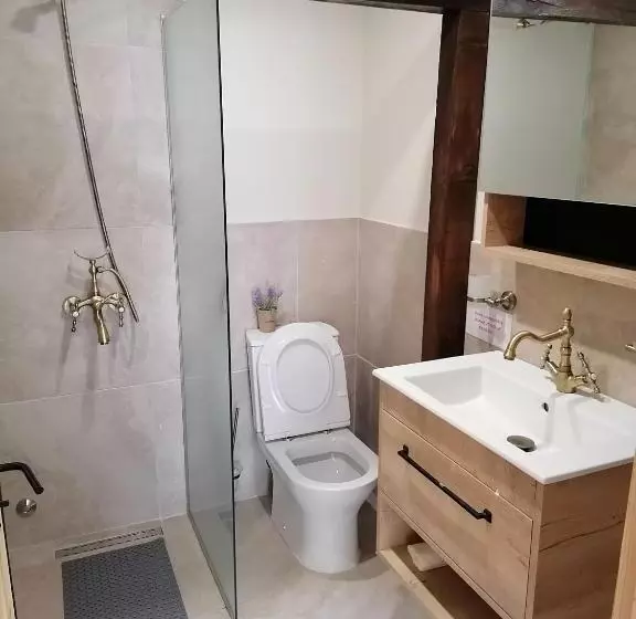 ペンション стаи за гости в ритрийт център светлина мир любов Guest Rooms In Light Peace Love Center