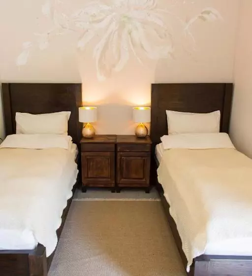 ペンション стаи за гости в ритрийт център светлина мир любов Guest Rooms In Light Peace Love Center