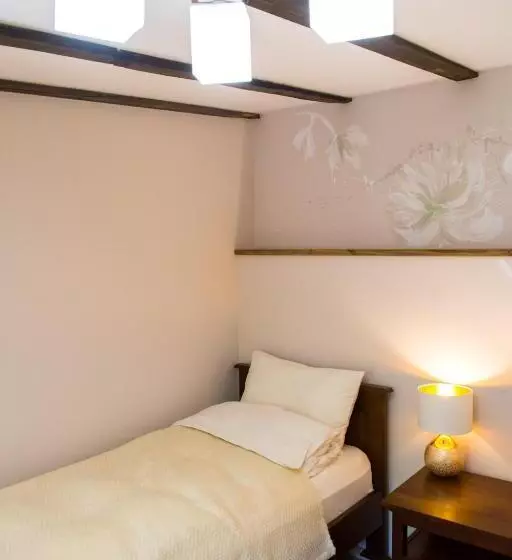 ペンション стаи за гости в ритрийт център светлина мир любов Guest Rooms In Light Peace Love Center