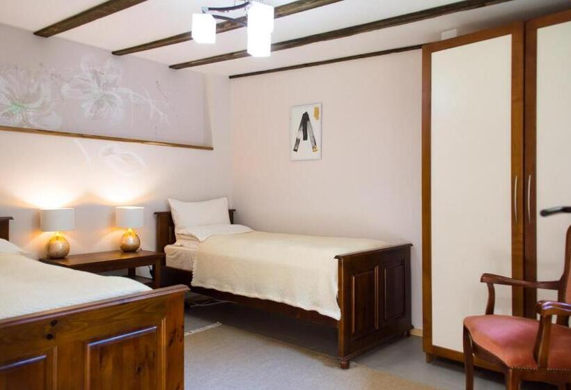 Пансион стаи за гости в ритрийт център светлина мир любов Guest Rooms In Light Peace Love Center