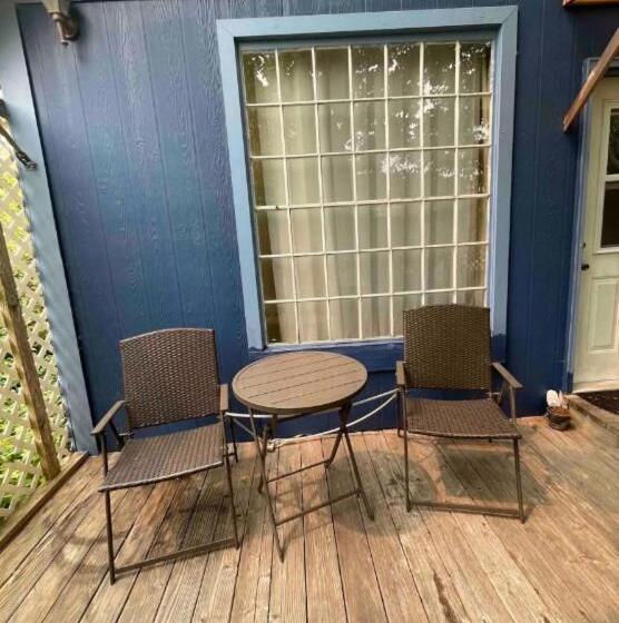 膳宿费 Funky Little Shack