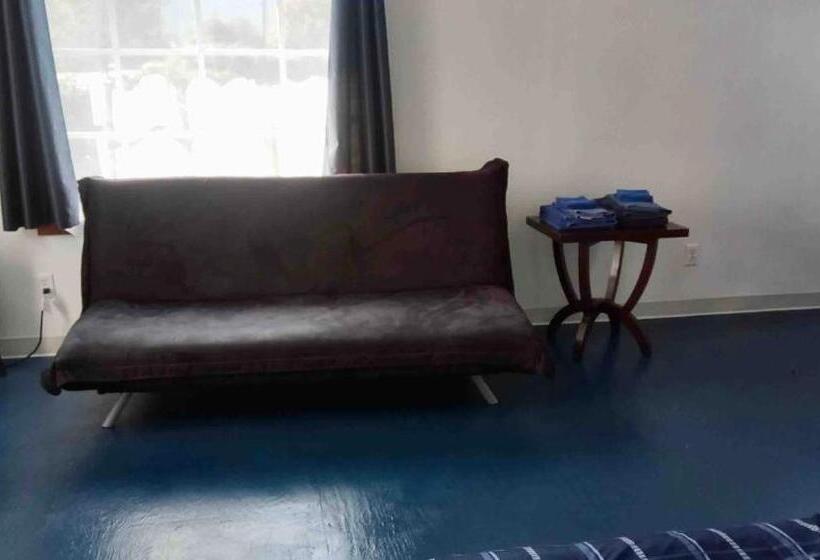 膳宿费 Funky Little Shack