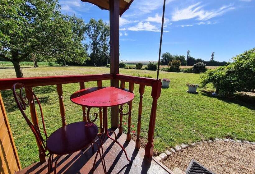 Pensionat Roulotte Confortable Avec Balcon En Bois, Climatisation Et Prêt De Vélos, Près Du Château De Sully