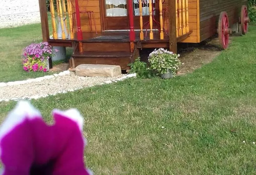 Majatalo Roulotte Confortable Avec Balcon En Bois, Climatisation Et Prêt De Vélos, Près Du Château De Sully