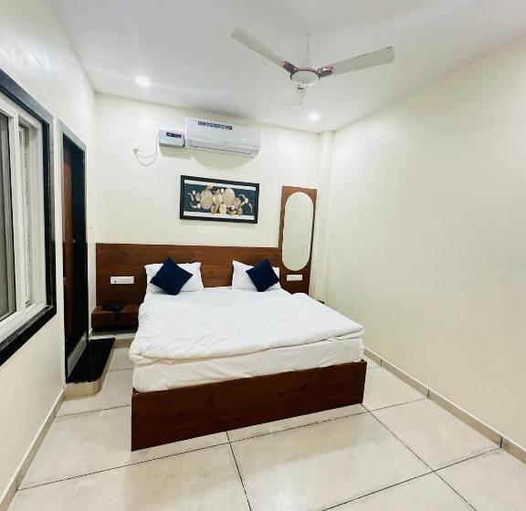 Vrindavan Hotel And Restaurant