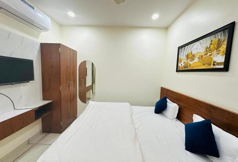 Vrindavan Hotel And Restaurant