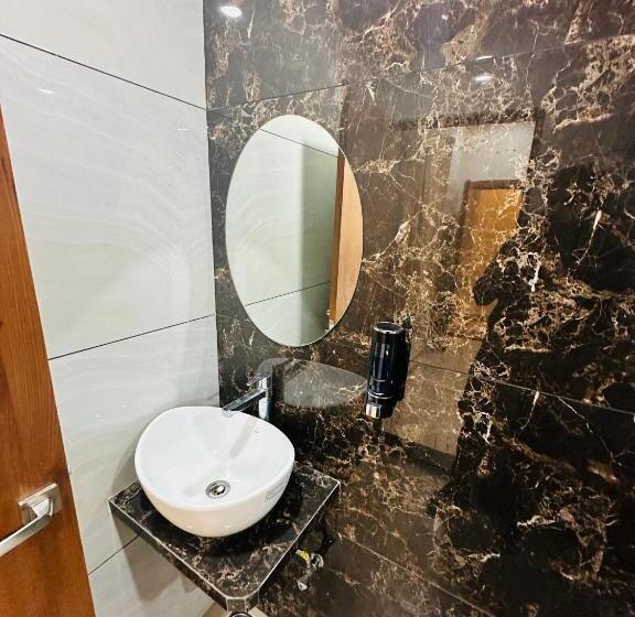 Vrindavan Hotel And Restaurant