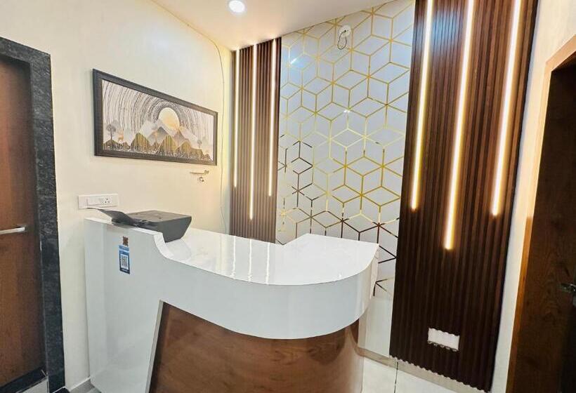 Vrindavan Hotel And Restaurant