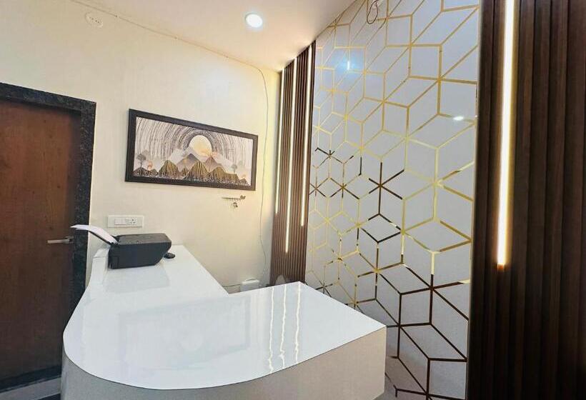 Vrindavan Hotel And Restaurant