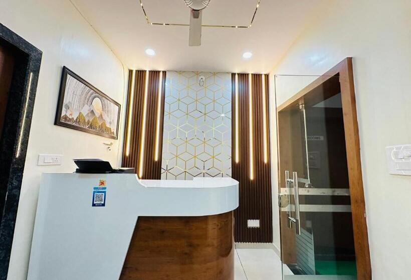 Vrindavan Hotel And Restaurant