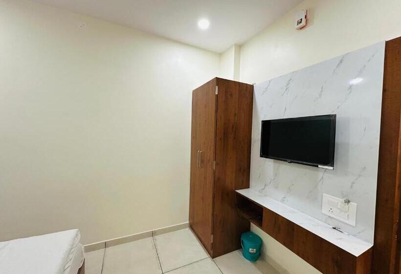 Vrindavan Hotel And Restaurant