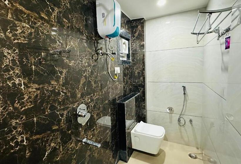 Vrindavan Hotel And Restaurant