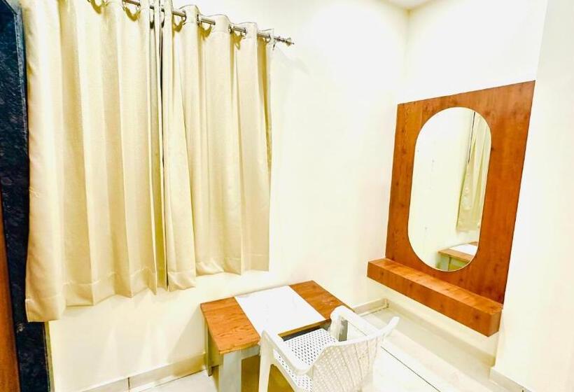 Vrindavan Hotel And Restaurant